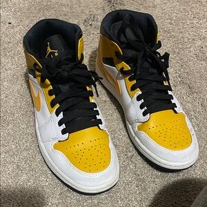 Jordan 1 Men's Yellow and White Sneakers